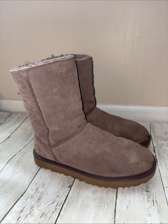 UGG Shoes - Pre-owned Ugg boots size 9
